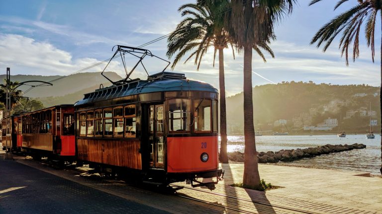 El tren histórico de Sóller en Mallorca, una experiencia nostálgica