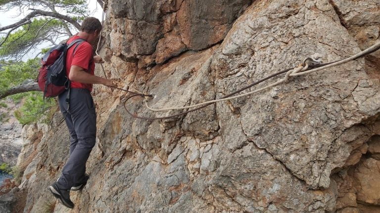 Escalada y coasteering en Sóller en Mallorca: adrenalina en la costa y montañas de la Serra de Tramuntana