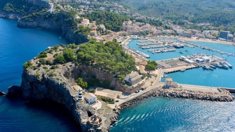 Paseos en Helicóptero por la Tramuntana en Sóller en Mallorca